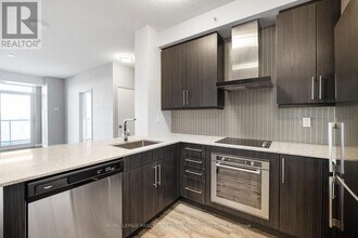 2093-2093 Fairview St in Burlington, ON - Building Photo - Building Photo