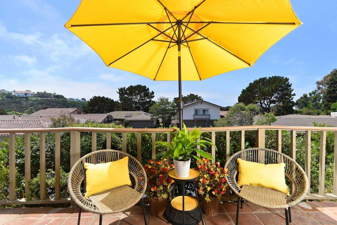 105 Linares Ct in Solana Beach, CA - Building Photo
