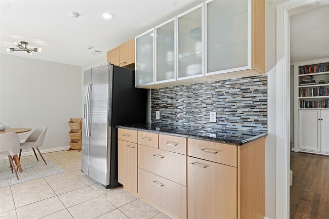 property at 2015 Woodcrest Dr