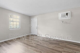 4426 Central Valley Dr in Nashville, TN - Foto de edificio - Building Photo