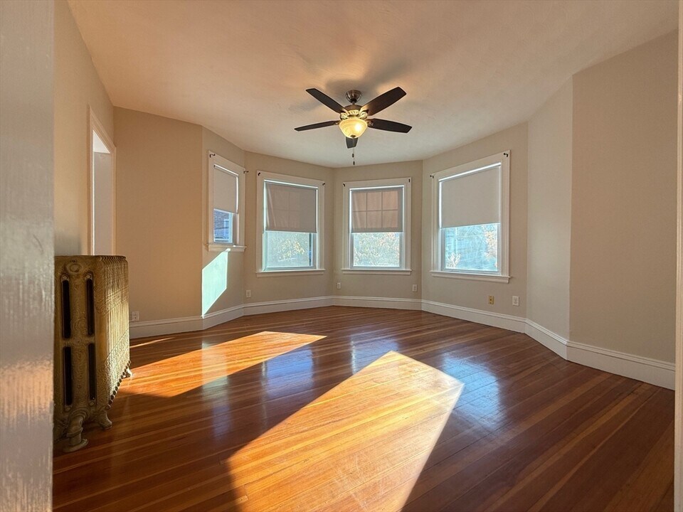 159 Appleton St, Unit 2 in Arlington, MA - Foto de edificio