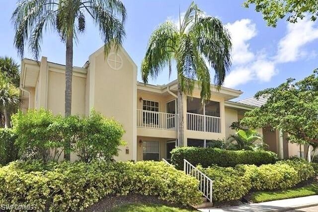 5635 Turtle Bay Dr in Naples, FL - Building Photo