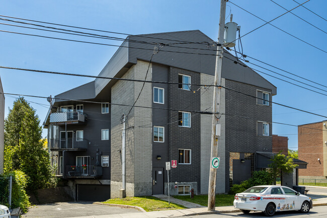 775 Saint-Louis Rue in Lachine, QC - Building Photo - Building Photo