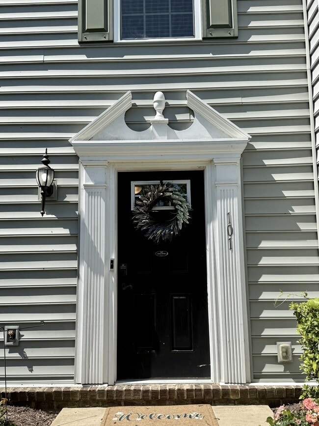 101 Newbaker Square in Williamsburg, VA - Building Photo - Building Photo