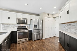 11009 Cape Cod Ln in Huntley, IL - Building Photo - Building Photo