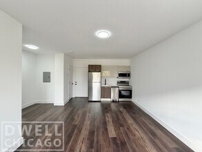 1553 W Hollywood Ave, Unit 1 in Chicago, IL - Building Photo - Building Photo