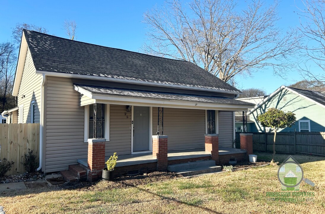 25 W Main St in Greenville, SC - Foto de edificio