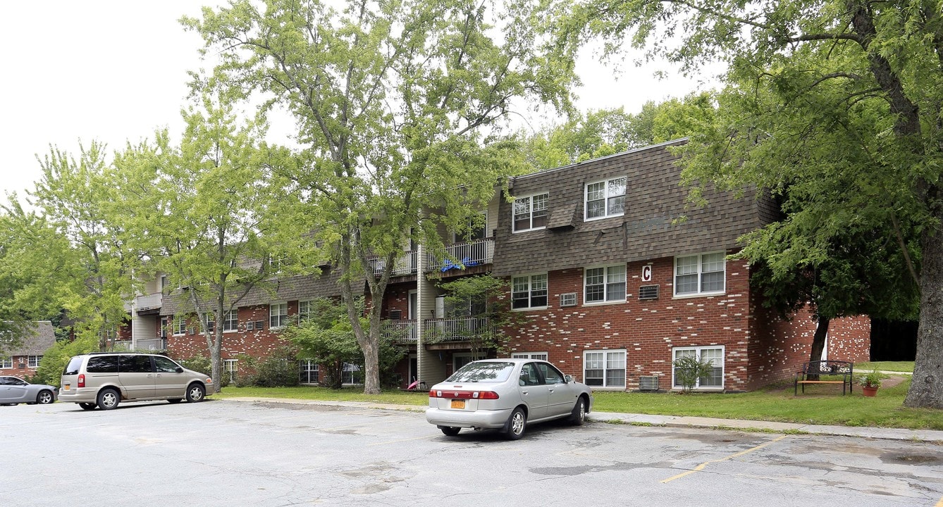 Colonial Hills Apartments in Monticello, NY - Building Photo