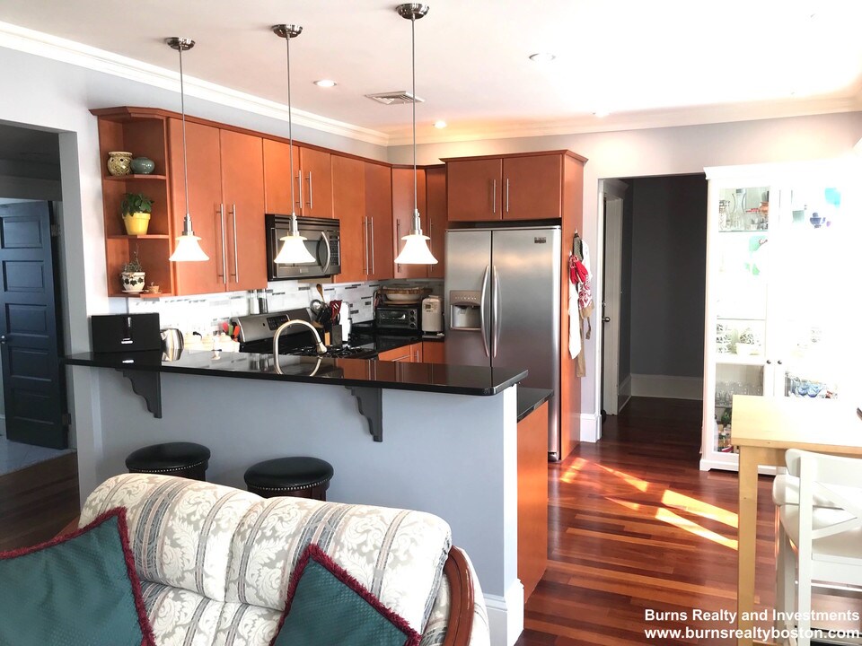 22 Clarendon Ave in Somerville, MA - Building Photo