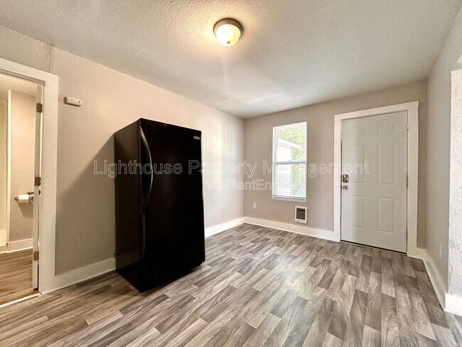 2825 Sanford St in Muskegon Heights, MI - Building Photo - Building Photo