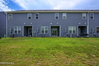 329 S Stingray Ln in Sneads Ferry, NC - Building Photo - Building Photo