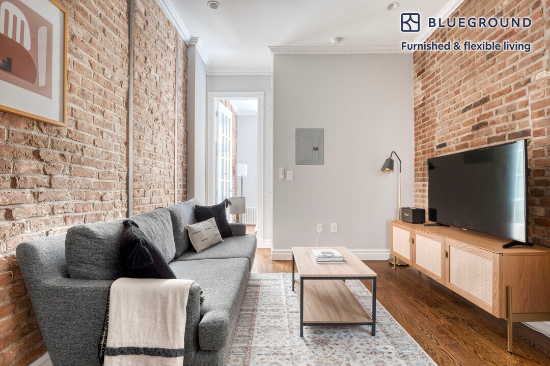 309 E 8th St, Unit FL1-ID1115 in New York, NY - Building Photo