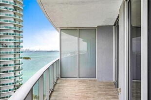 488 NE 18th St, Unit 2403 in Miami, FL - Building Photo