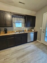 115 W 5th Ave, Unit Modern Carriage House in Warren, PA - Building Photo - Building Photo