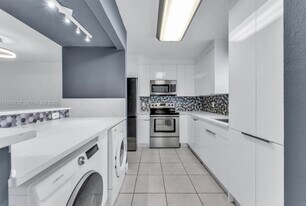 2945 NW 68th St in Fort Lauderdale, FL - Building Photo