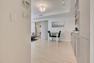 87 Nelson St., Unit SI ID1438679P in Vancouver, BC - Building Photo - Building Photo