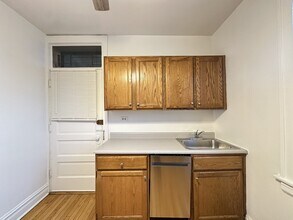 1913 W Larchmont Ave, Unit A05W in Chicago, IL - Foto de edificio - Building Photo