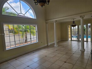 19403 NW 82nd Pl in Hialeah, FL - Building Photo - Building Photo