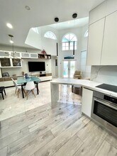 3070 Allamanda St in Miami, FL - Foto de edificio - Building Photo