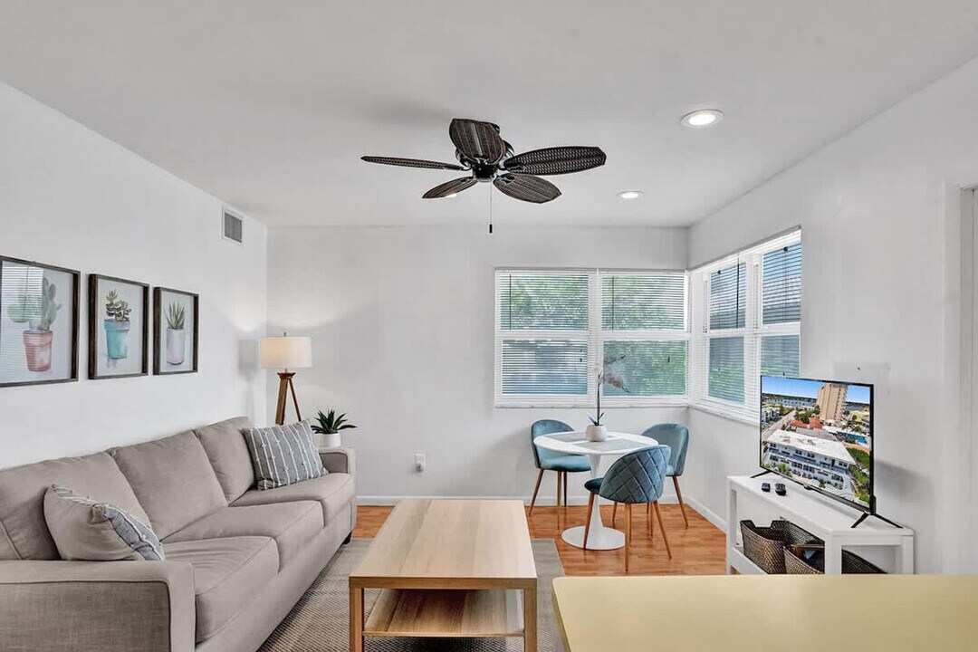 851 N Surf Rd in Hollywood, FL - Building Photo