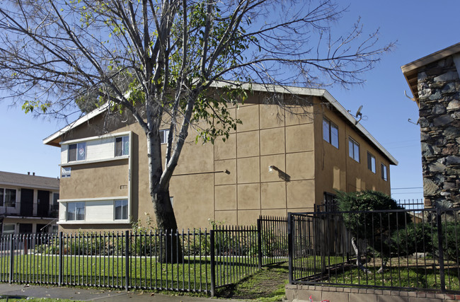 1551 N Hope Ave in Ontario, CA - Building Photo - Building Photo