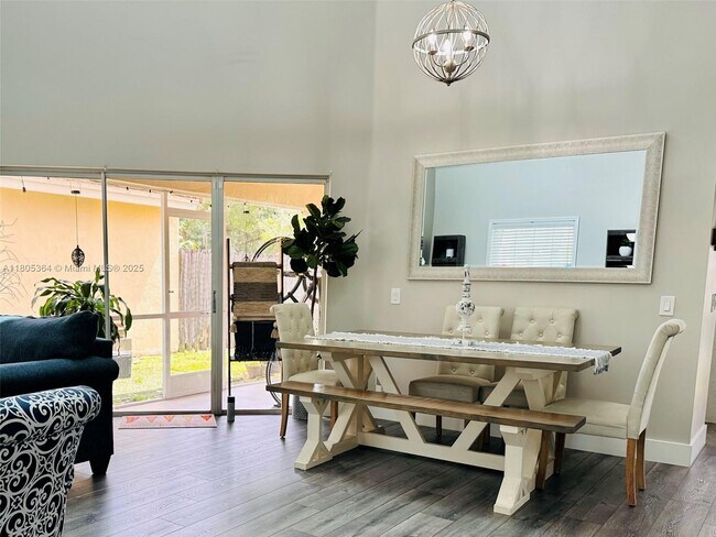 1533 Garden Rd in Weston, FL - Building Photo - Building Photo