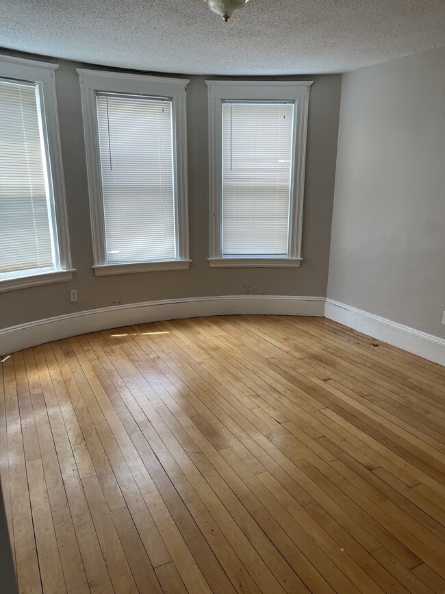 109 Nilsson St, Unit 1 in Brockton, MA - Building Photo - Building Photo