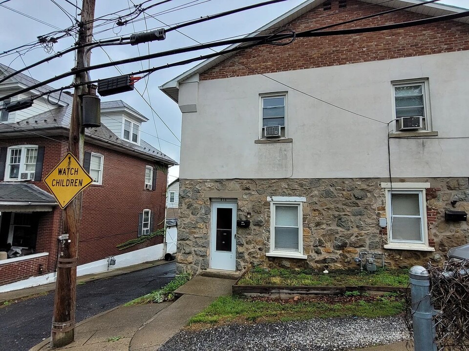 915 E 7th St in Bethlehem, PA - Building Photo