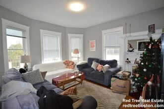 63 Mapleton St in Boston, MA - Foto de edificio - Building Photo