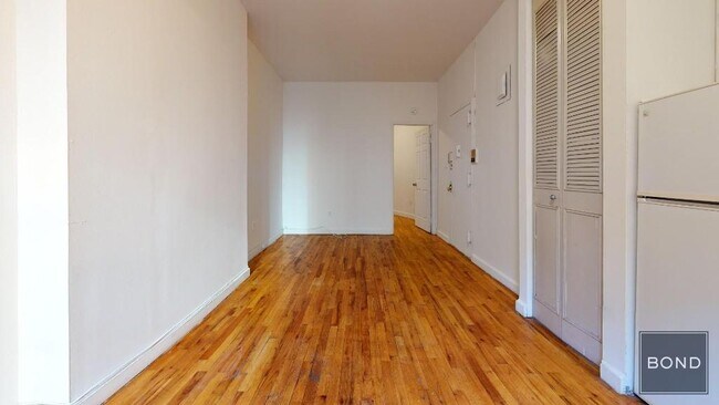 309 E 90th St in New York, NY - Building Photo - Building Photo