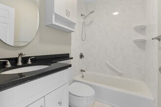 17 Follen St, Unit 4 in Boston, MA - Building Photo - Building Photo