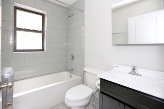 2209 W Foster Ave, Unit 1 in Chicago, IL - Building Photo - Building Photo