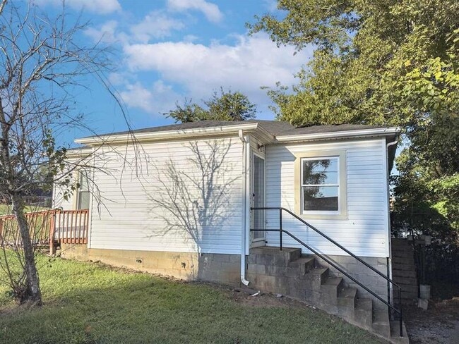 property at 802 Robb Ave