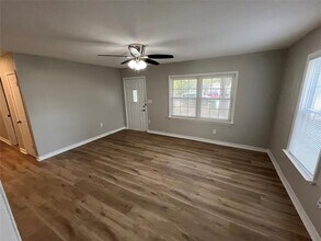 712 Dewberry St in Wilmer, TX - Building Photo - Building Photo