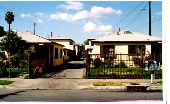 15523 S White Ave in Compton, CA - Foto de edificio