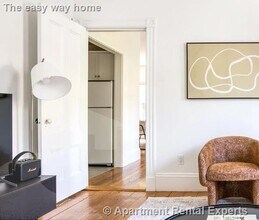 32 Healey St in Cambridge, MA - Foto de edificio - Building Photo