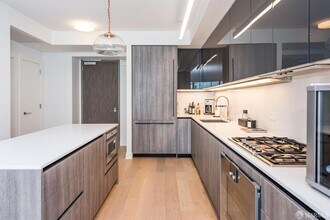 338 Main St, Unit 21B in San Francisco, CA - Building Photo - Building Photo
