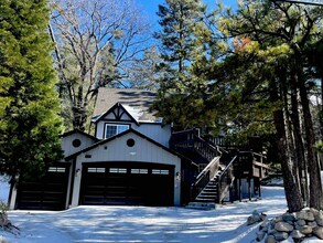 1039 N Grass Valley Rd in Lake Arrowhead, CA - Building Photo - Building Photo