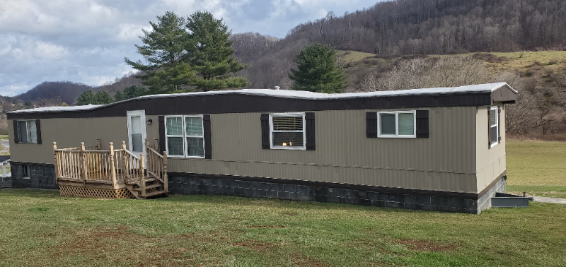 416 Cavitts Creek Rd in North Tazewell, VA - Building Photo