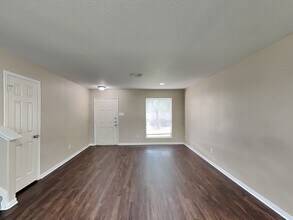 8111 Loyal Ln in Houston, TX - Building Photo - Building Photo