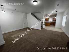 8386 W Sundisk St in Boise, ID - Foto de edificio - Building Photo