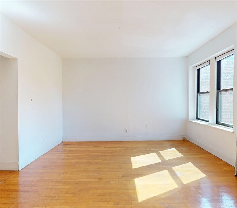 1400 Commonwealth Ave, Unit 20 in Boston, MA - Building Photo