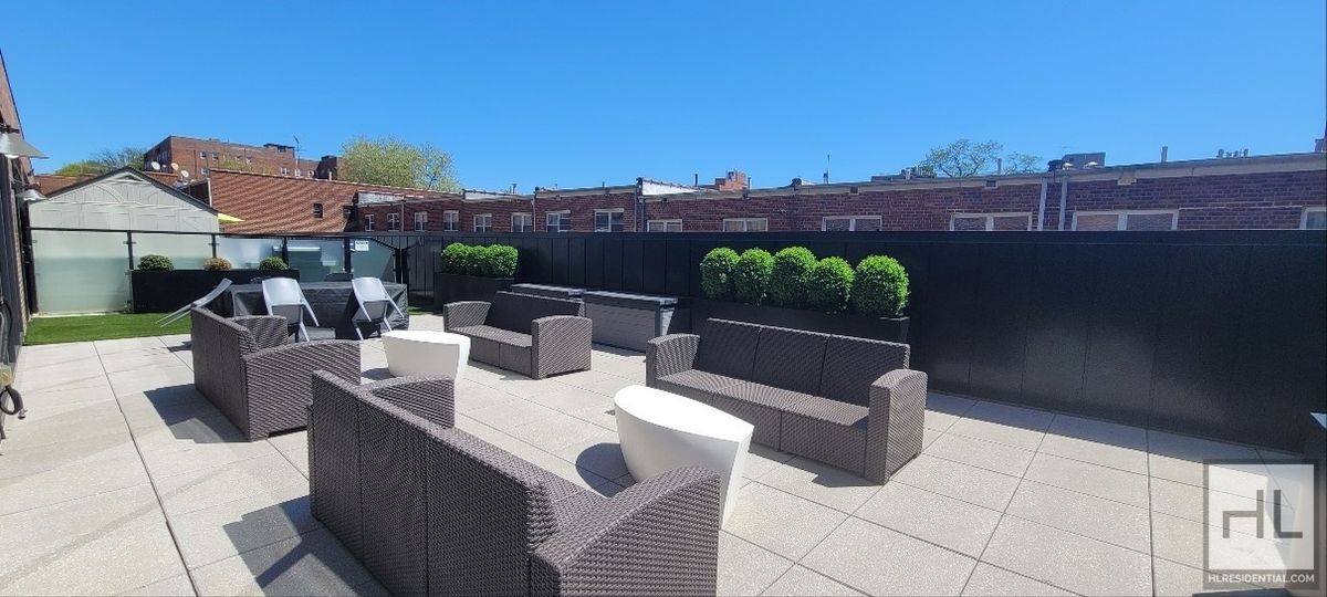 NORTHERN BOULEVARD in Queens, NY - Building Photo