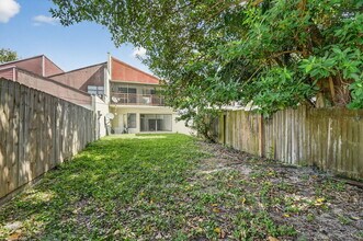 1405 White Pine Dr in Wellington, FL - Building Photo - Building Photo