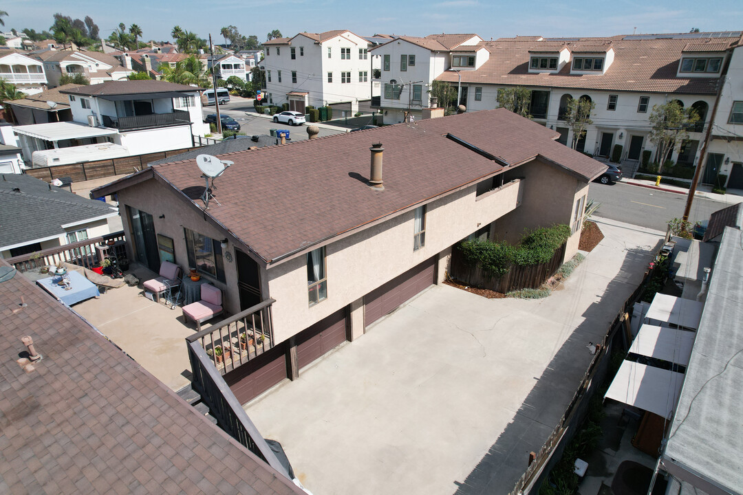 1867 Gladys Ave in Signal Hill, CA - Building Photo