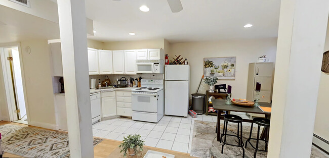 18 Dean Rd, Unit GA in Brookline, MA - Foto de edificio - Building Photo