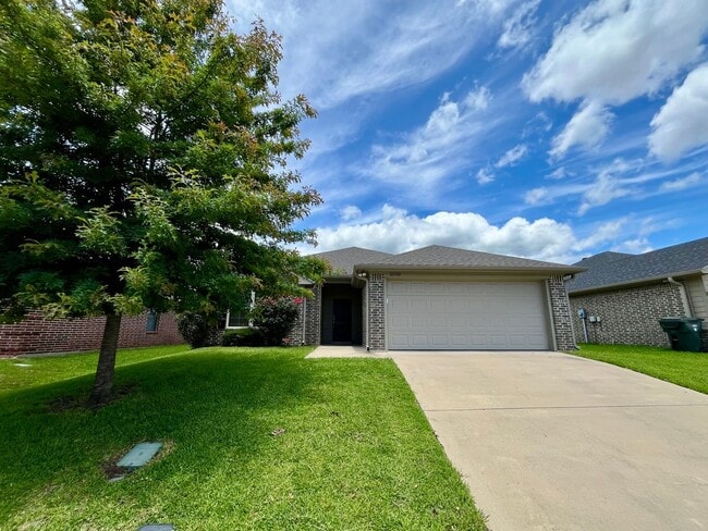 2520 Meadowglen Ct in Tyler, TX - Building Photo - Building Photo