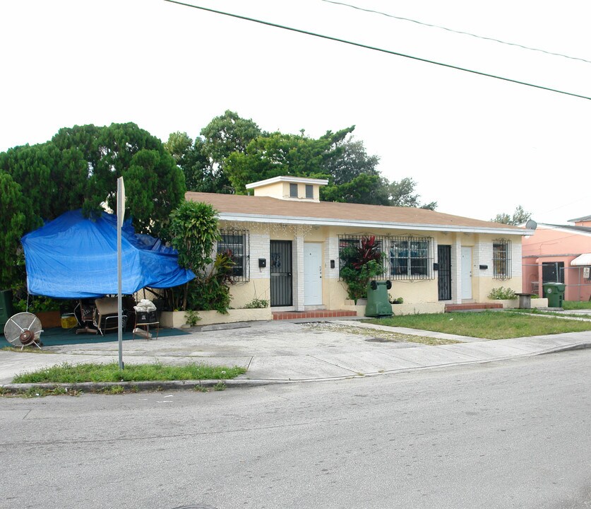 10-16 NE 56th St in Miami, FL - Building Photo