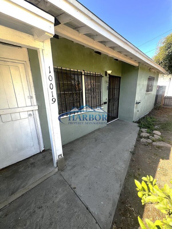 property at 10019 S Felton Ave