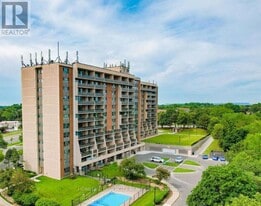 2929 Aquitaine Ave in Mississauga, ON - Building Photo